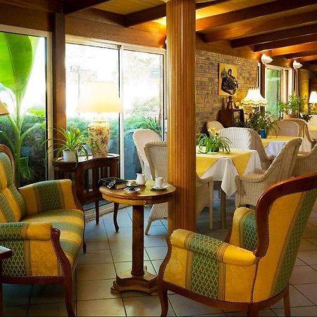 Logis Chez Bach Hotel Chaussin Екстериор снимка