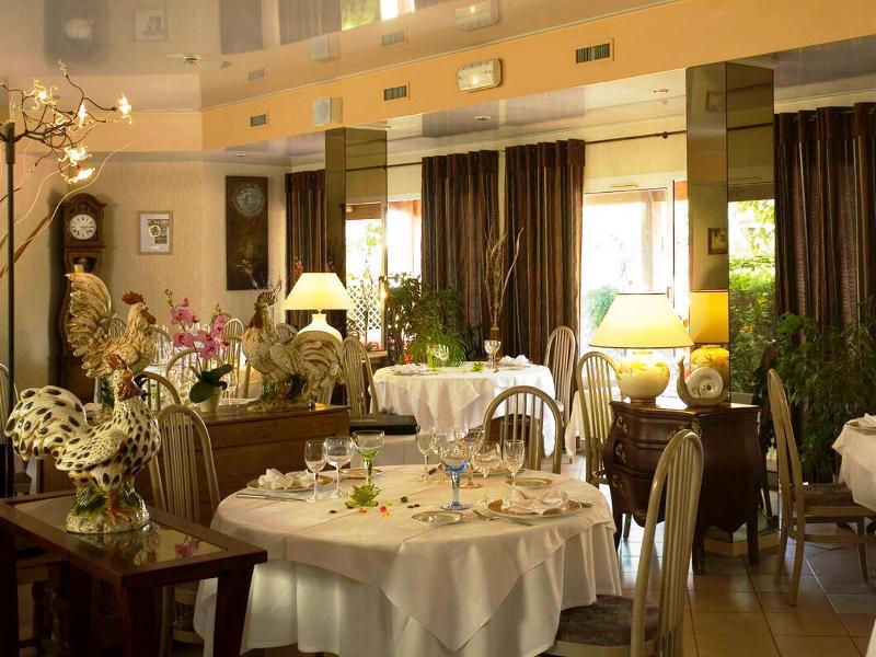 Logis Chez Bach Hotel Chaussin Екстериор снимка