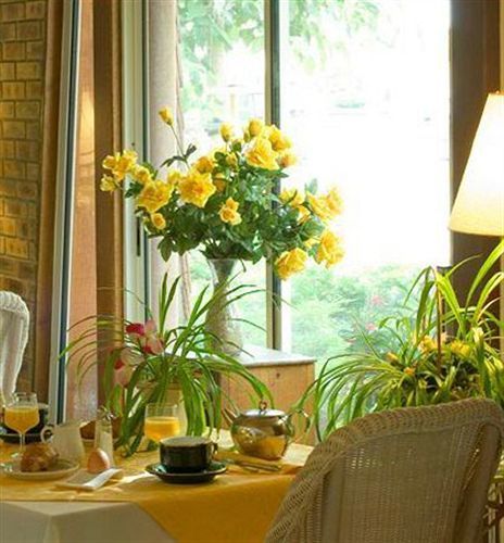 Logis Chez Bach Hotel Chaussin Екстериор снимка
